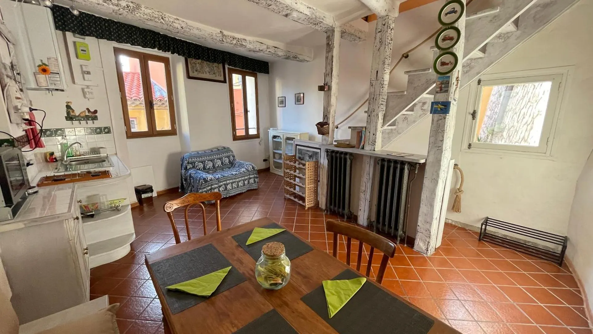 House Old Town 50M From Beach&Shop 멍똥 아파트